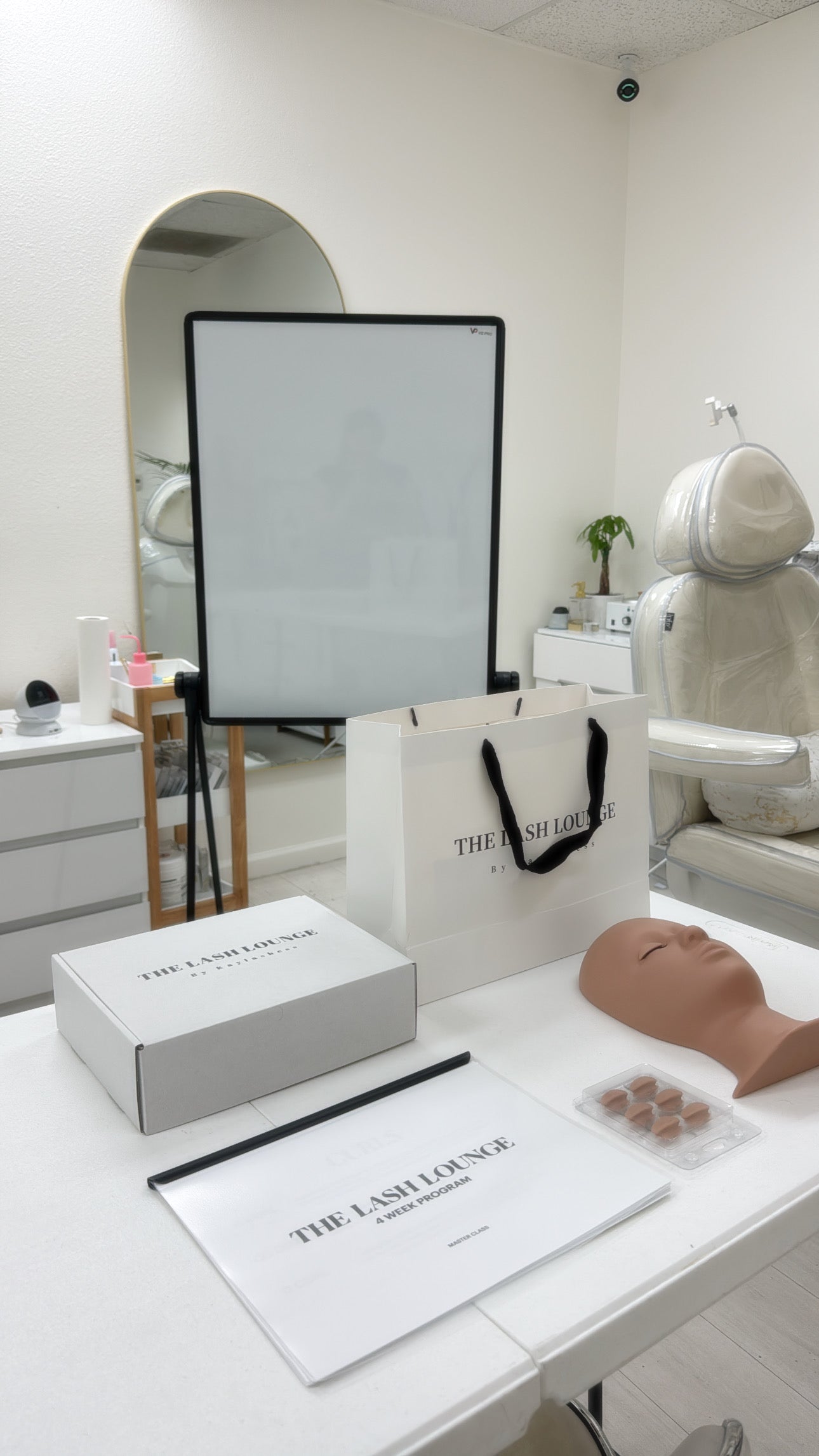 4 WEEK LASH COURSE ( 4 Sundays )